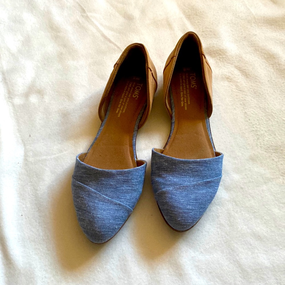 TOMS flats. They are used like new and only worn a couple of times.